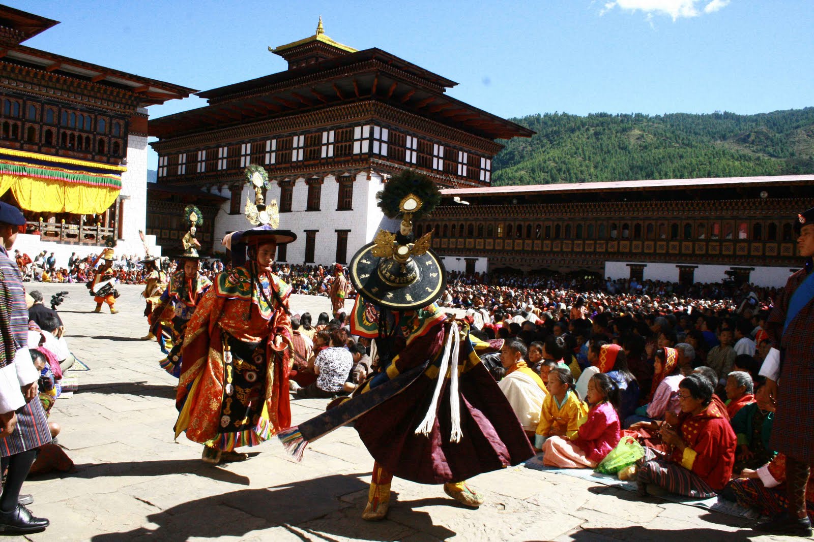 Бутан вопрос. Королевство бутан. Горное королевство бутан. Бутан столица. Королевство бутан жители.